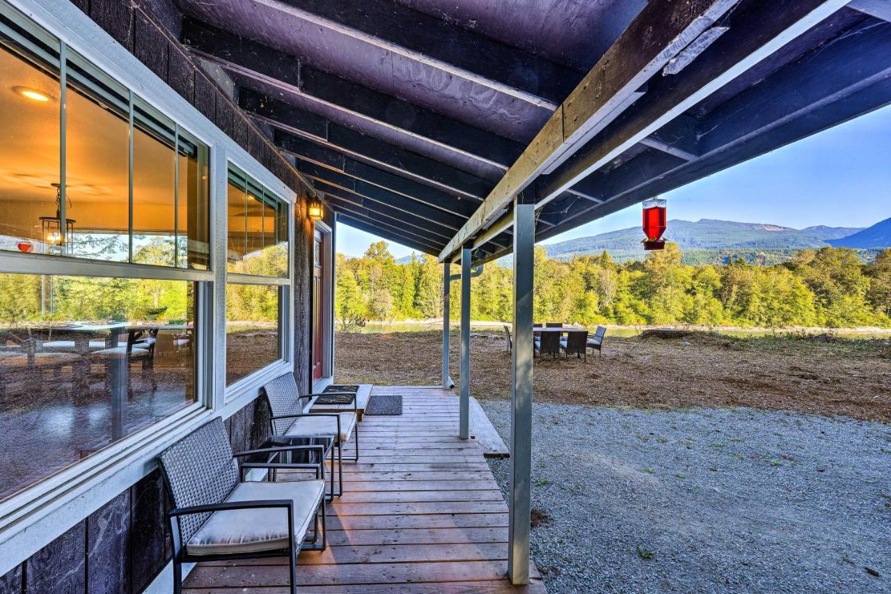 Dreamy Riverside Cabin With Fireplace And Grill Concrete Extérieur photo