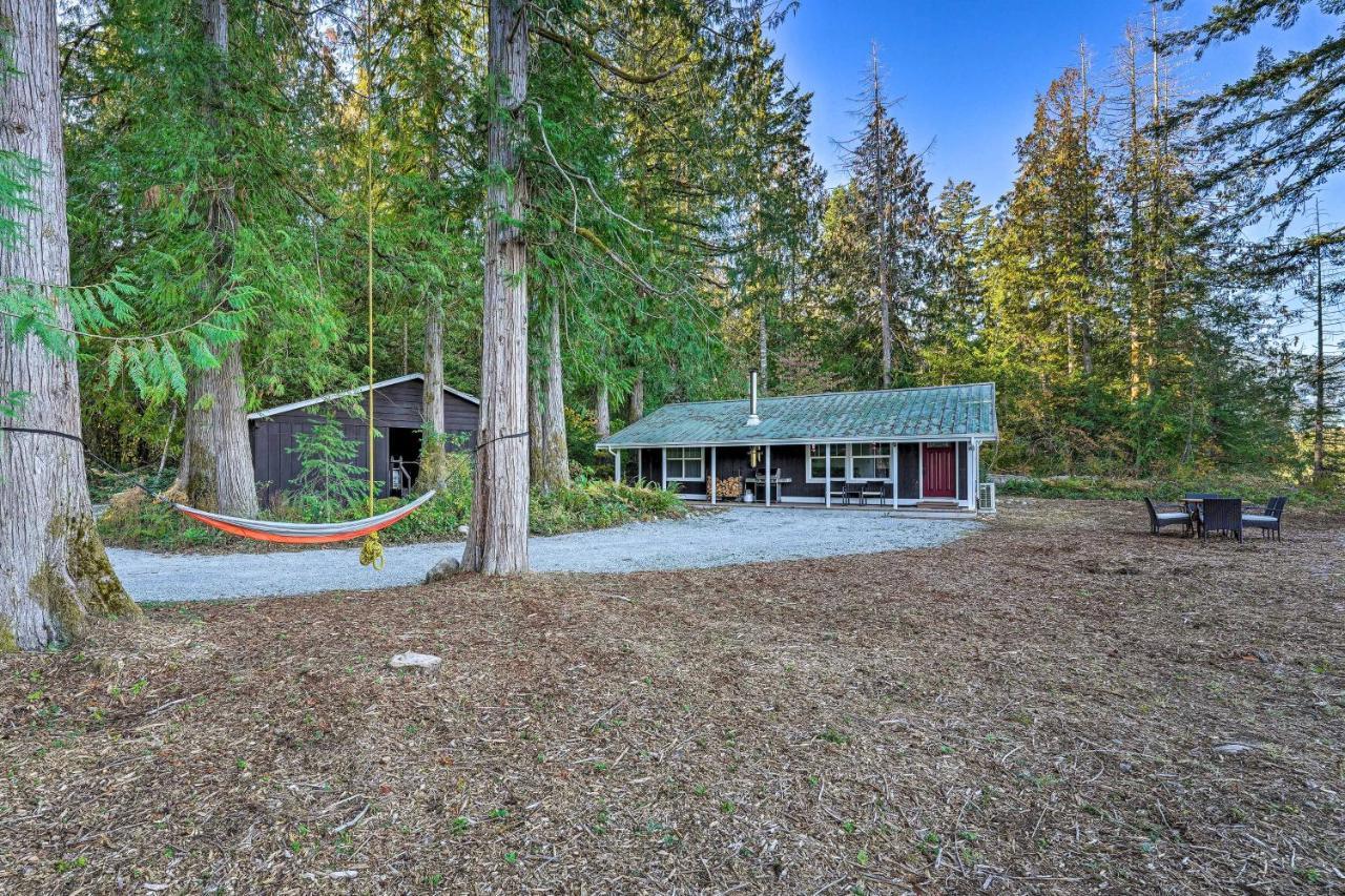 Dreamy Riverside Cabin With Fireplace And Grill Concrete Extérieur photo