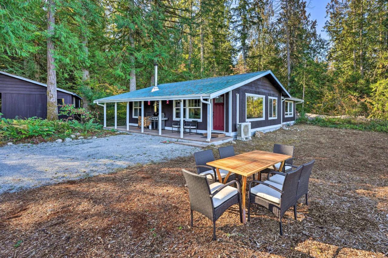 Dreamy Riverside Cabin With Fireplace And Grill Concrete Extérieur photo