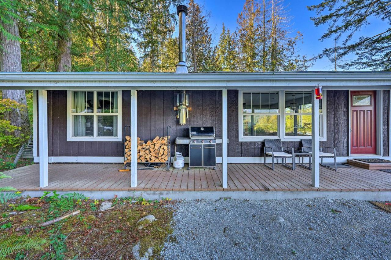 Dreamy Riverside Cabin With Fireplace And Grill Concrete Extérieur photo